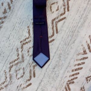 Tommy Hilfiger Navy and Red Men's Tie Y2K